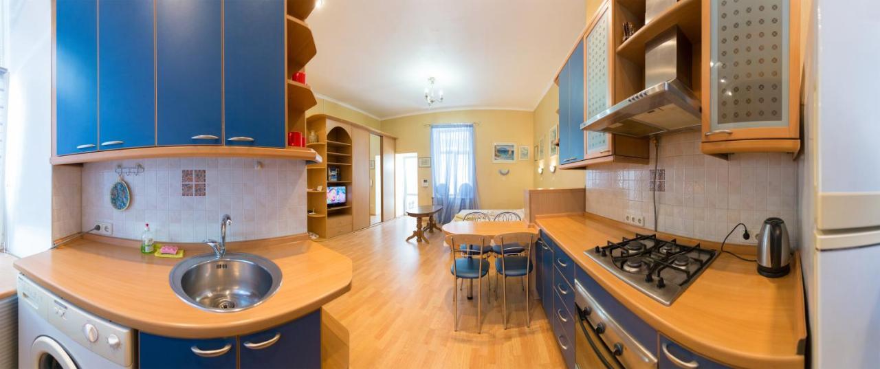 Central Area Apartments Киев Екстериор снимка