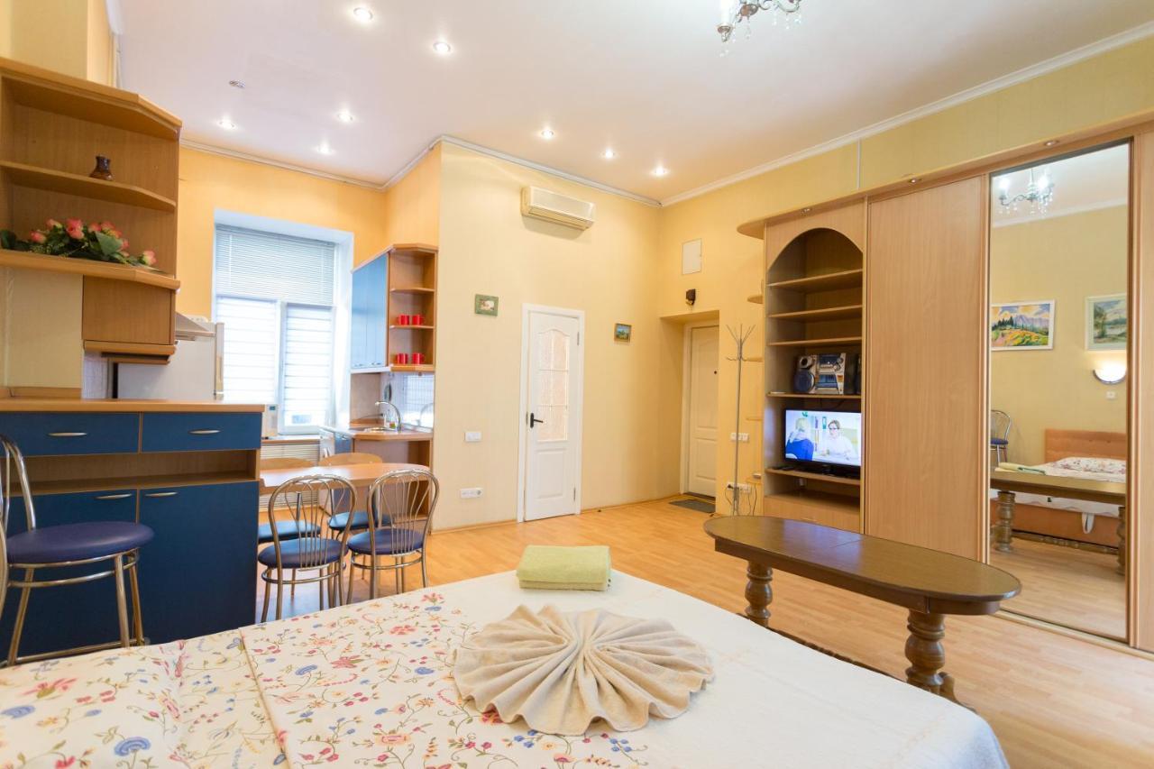 Central Area Apartments Киев Екстериор снимка