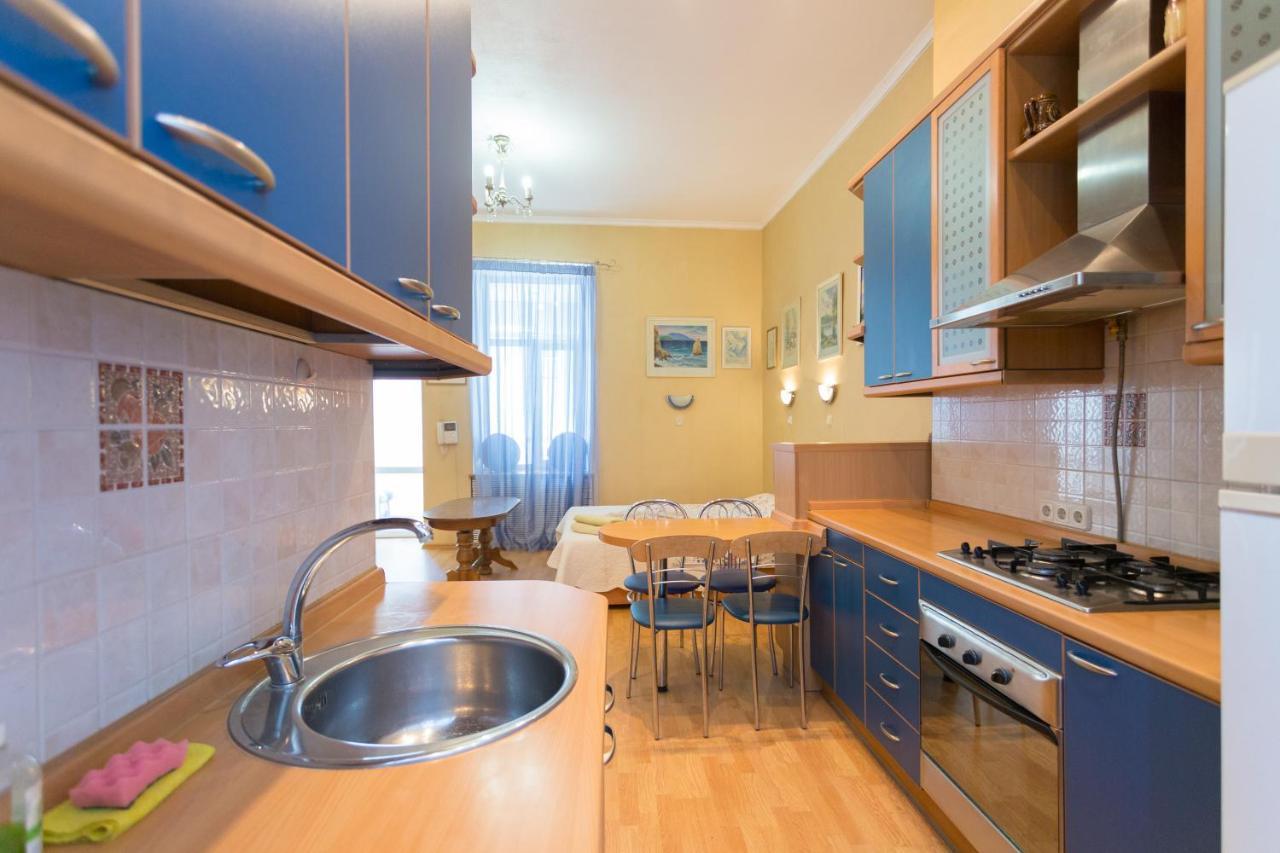 Central Area Apartments Киев Екстериор снимка