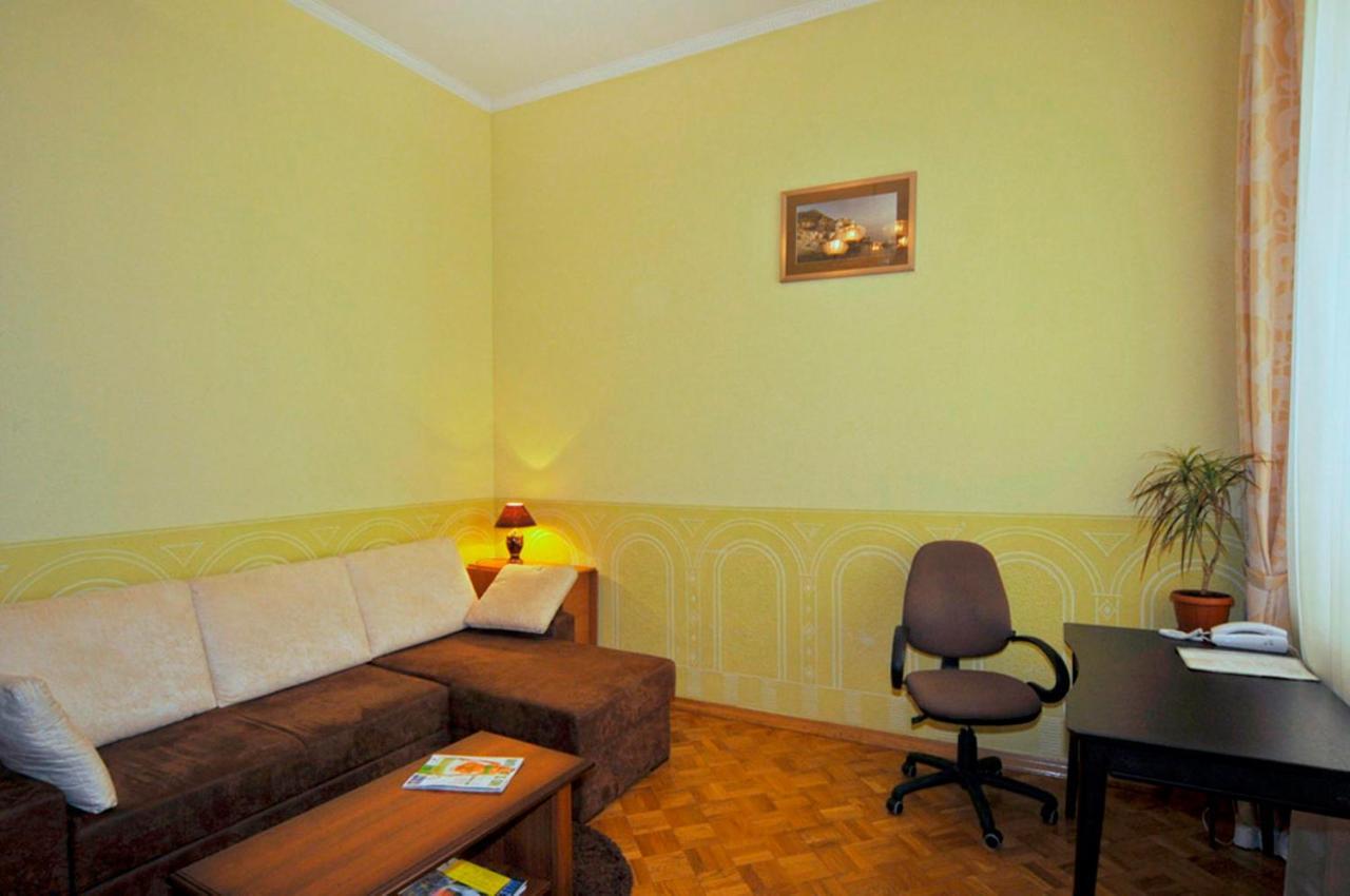 Central Area Apartments Киев Екстериор снимка
