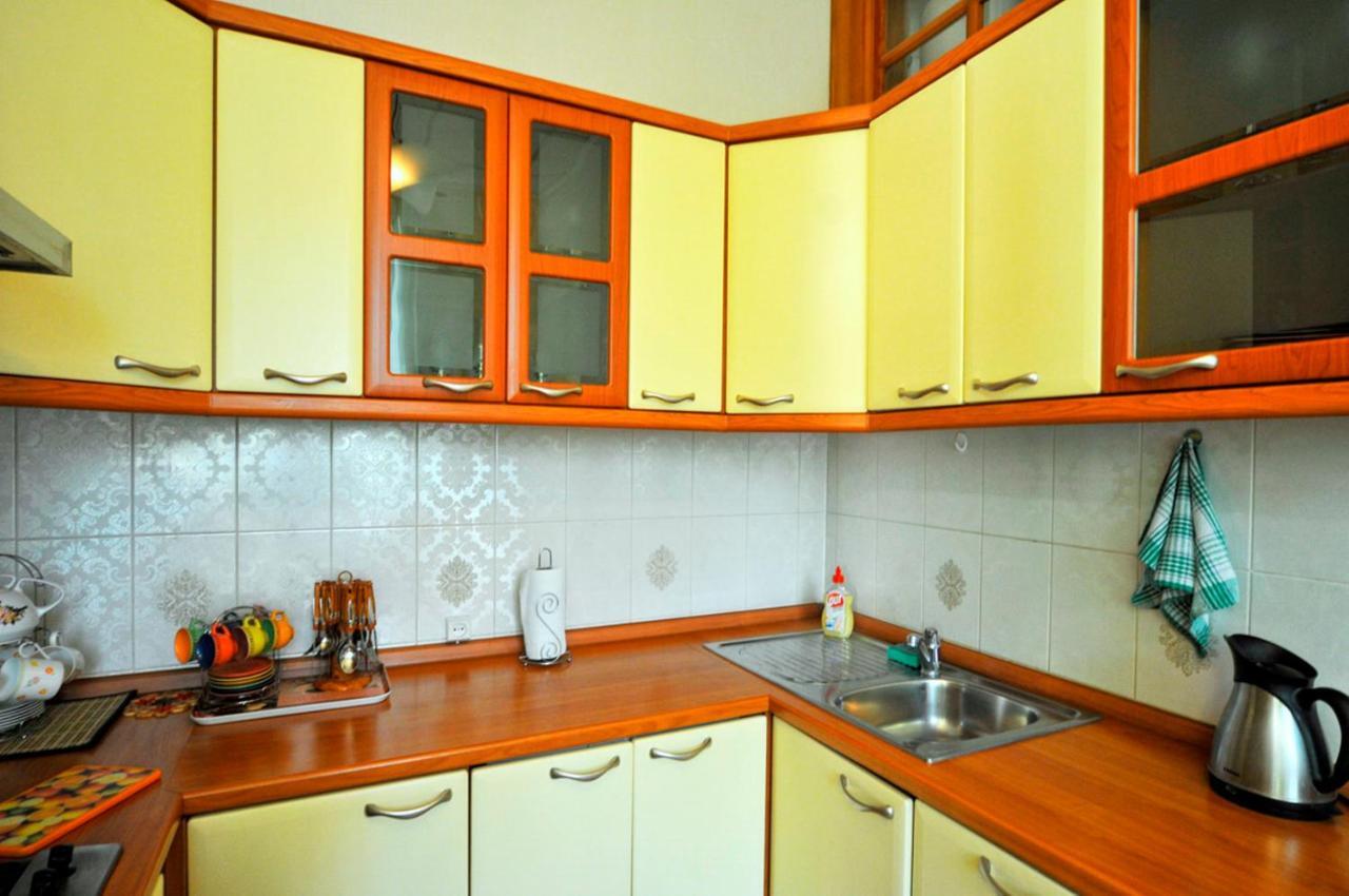 Central Area Apartments Киев Екстериор снимка