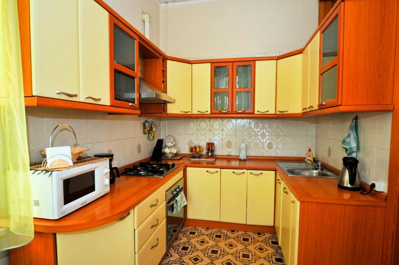 Central Area Apartments Киев Екстериор снимка