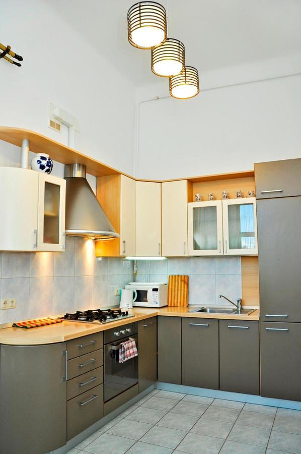 Central Area Apartments Киев Екстериор снимка