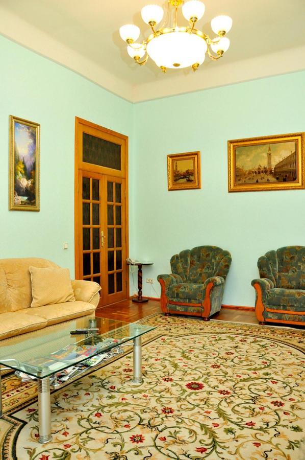 Central Area Apartments Киев Екстериор снимка