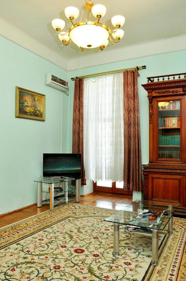 Central Area Apartments Киев Екстериор снимка