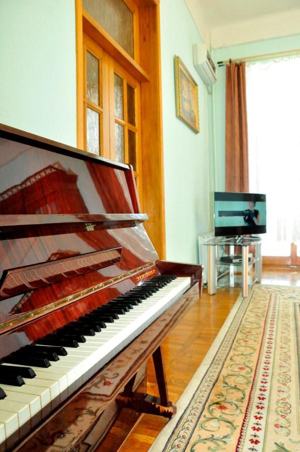 Central Area Apartments Киев Екстериор снимка